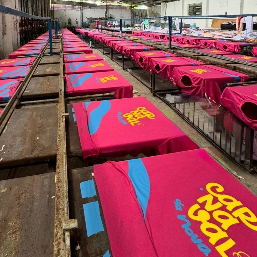 Processo de silk-screen na Malhas Santa Helena